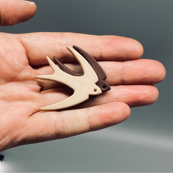 Vintage Celluloid Love Birds Swallows Brooch Pin - Picture 13 of 14